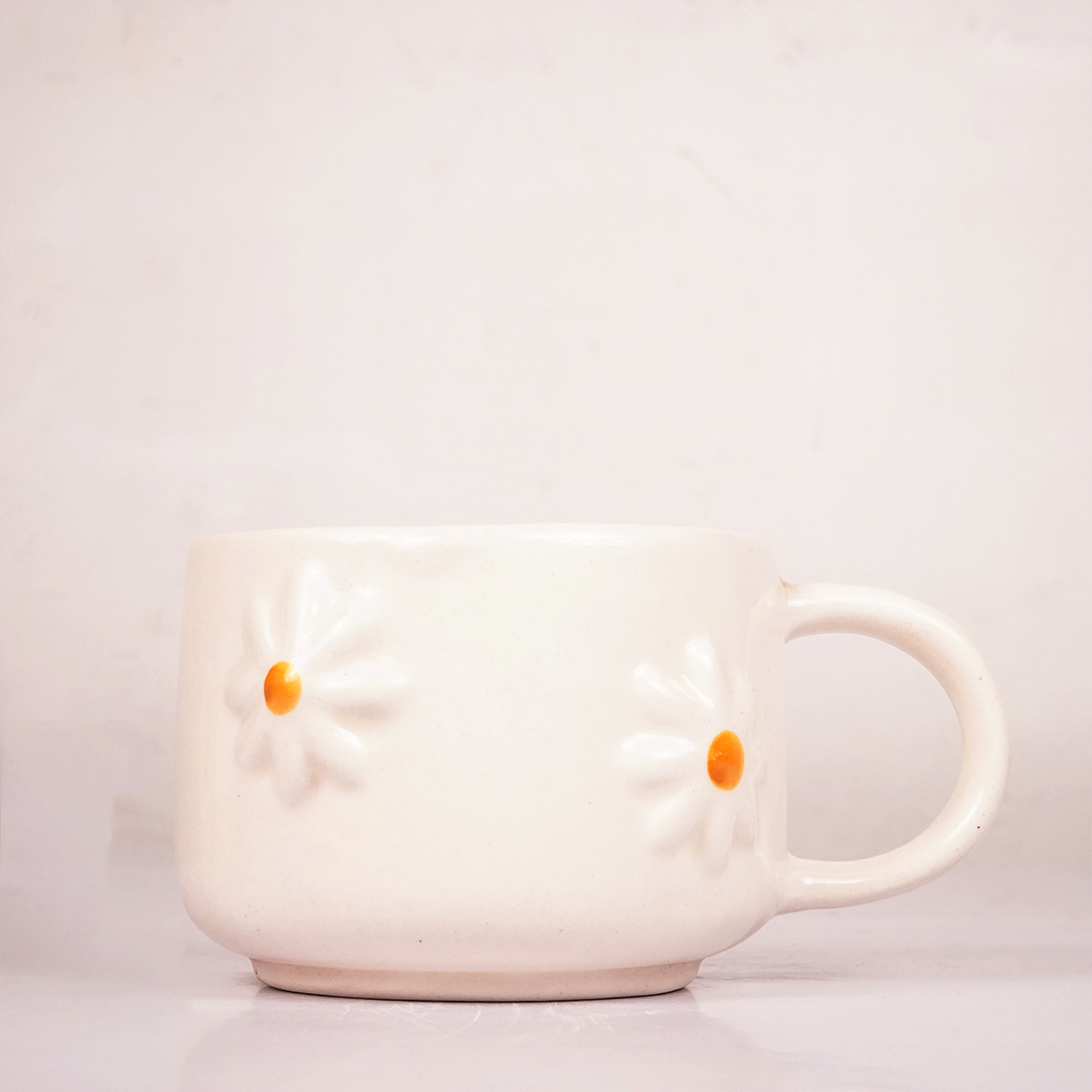 White Ceramic Daisy Mug with 3D Flower Design – Cute Aesthetic Coffee Cup for Tea & Coffee