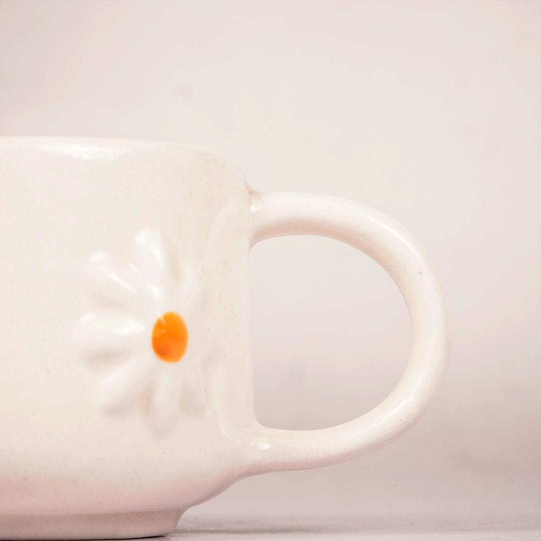 White Ceramic Daisy Mug with 3D Flower Design – Cute Aesthetic Coffee Cup for Tea & Coffee