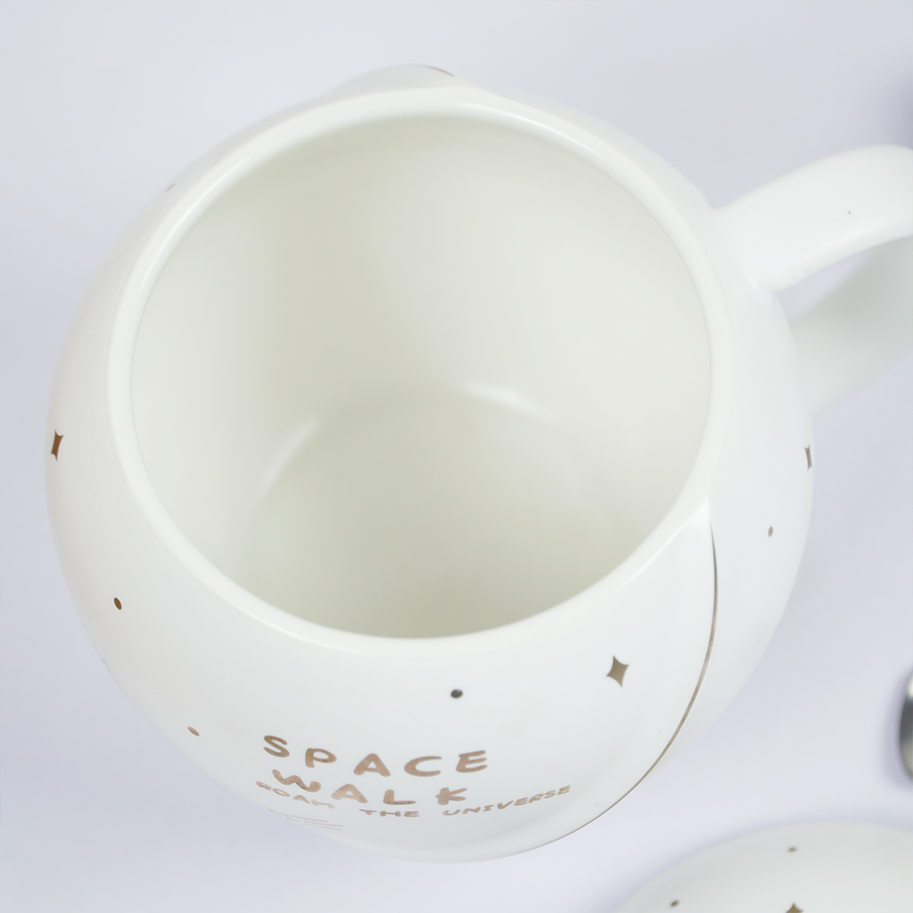 Space Walk Astronaut Ceramic Mug with Lid – Cute Space Theme Coffee & Tea Mug for Home, Office & Gifting