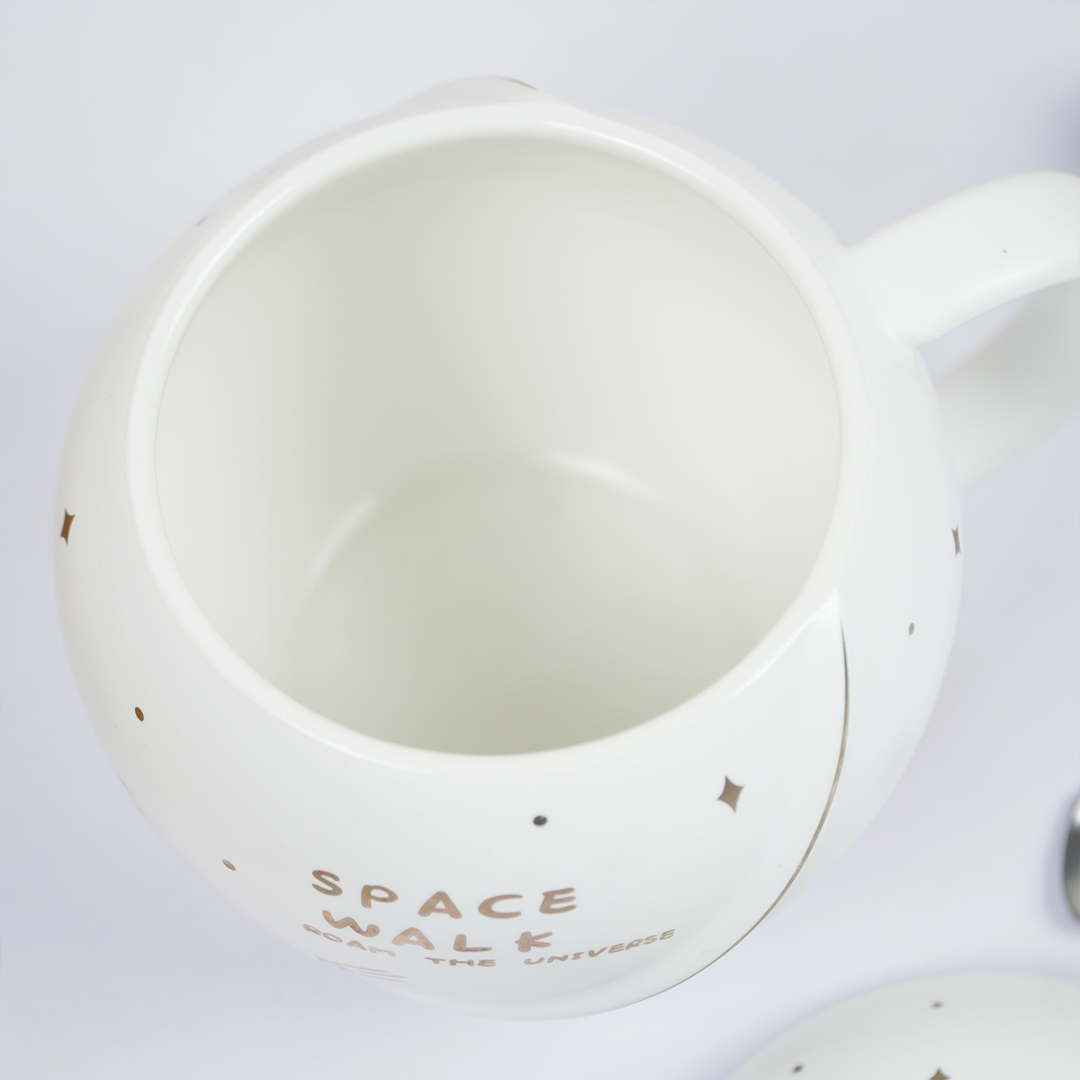 Space Walk Astronaut Ceramic Mug with Lid – Cute Space Theme Coffee & Tea Mug for Home, Office & Gifting