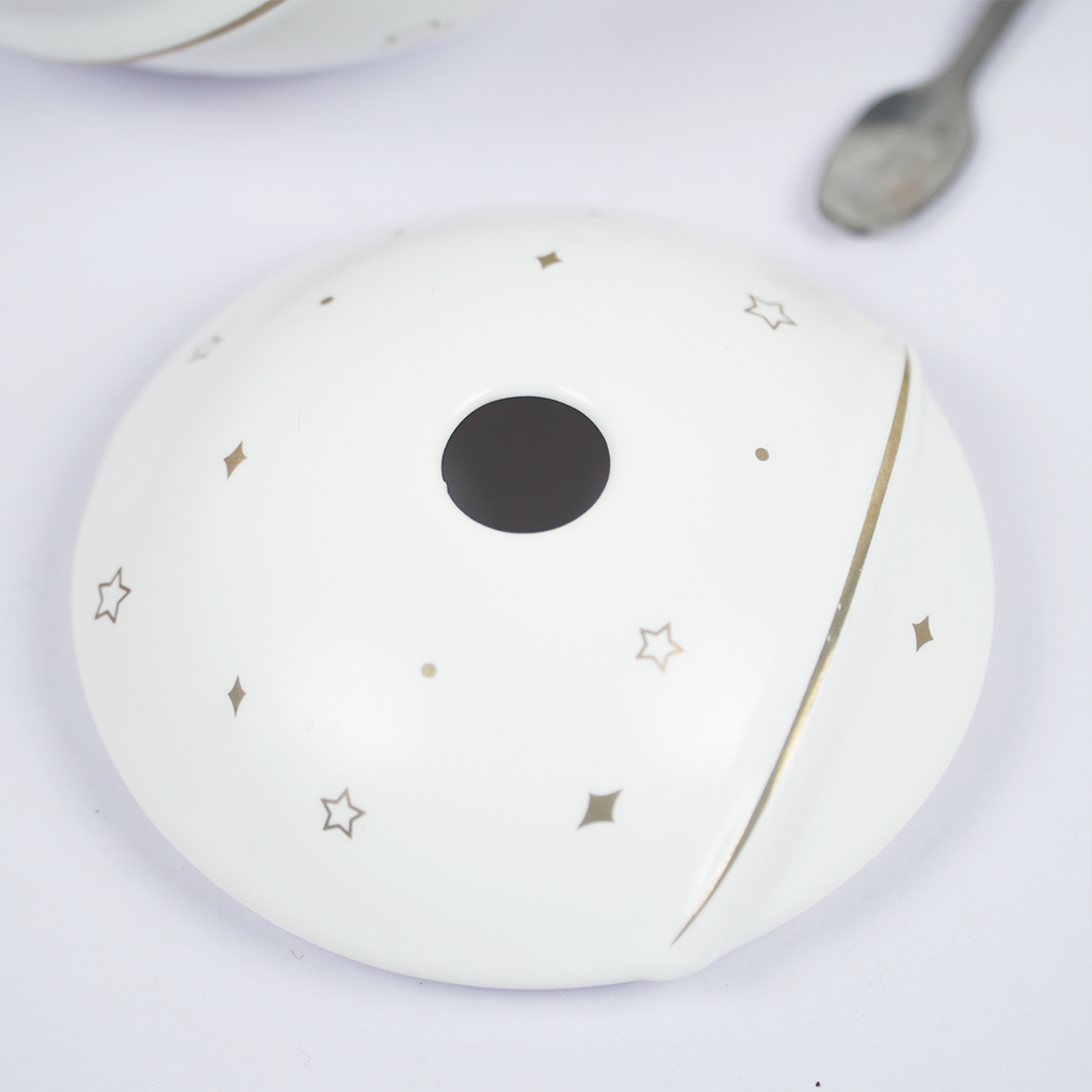 Space Walk Astronaut Ceramic Mug with Lid – Cute Space Theme Coffee & Tea Mug for Home, Office & Gifting