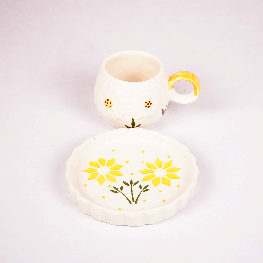White Ceramic Sunflower Tea Cup & Saucer Set – Cute Floral Coffee Cup with Yellow Handle
