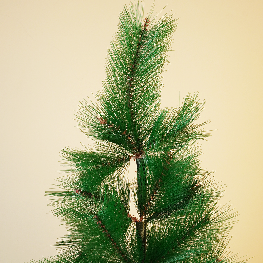 Lush Pine Artificial Christmas Tree – Premium Green X-Mas Decoration