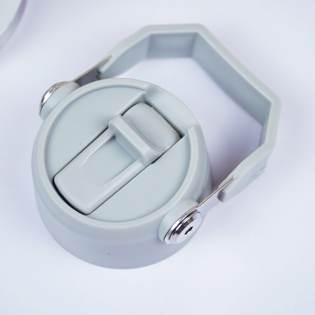 650ml Stainless Steel Water Bottle with Handle | Leak-Proof & Reusable | Travel, Gym & Office Bottle (23cm x 9cm)