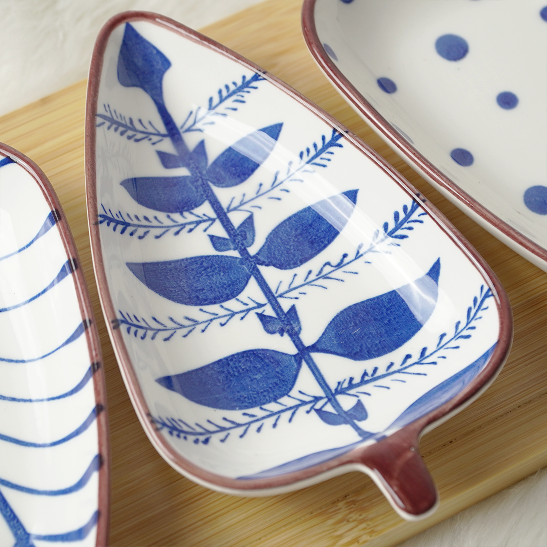 Leaf Shape Ceramic Snack Bowl Set with Wooden Tray – Blue & White Designer Serving Dishes (Set of 4)