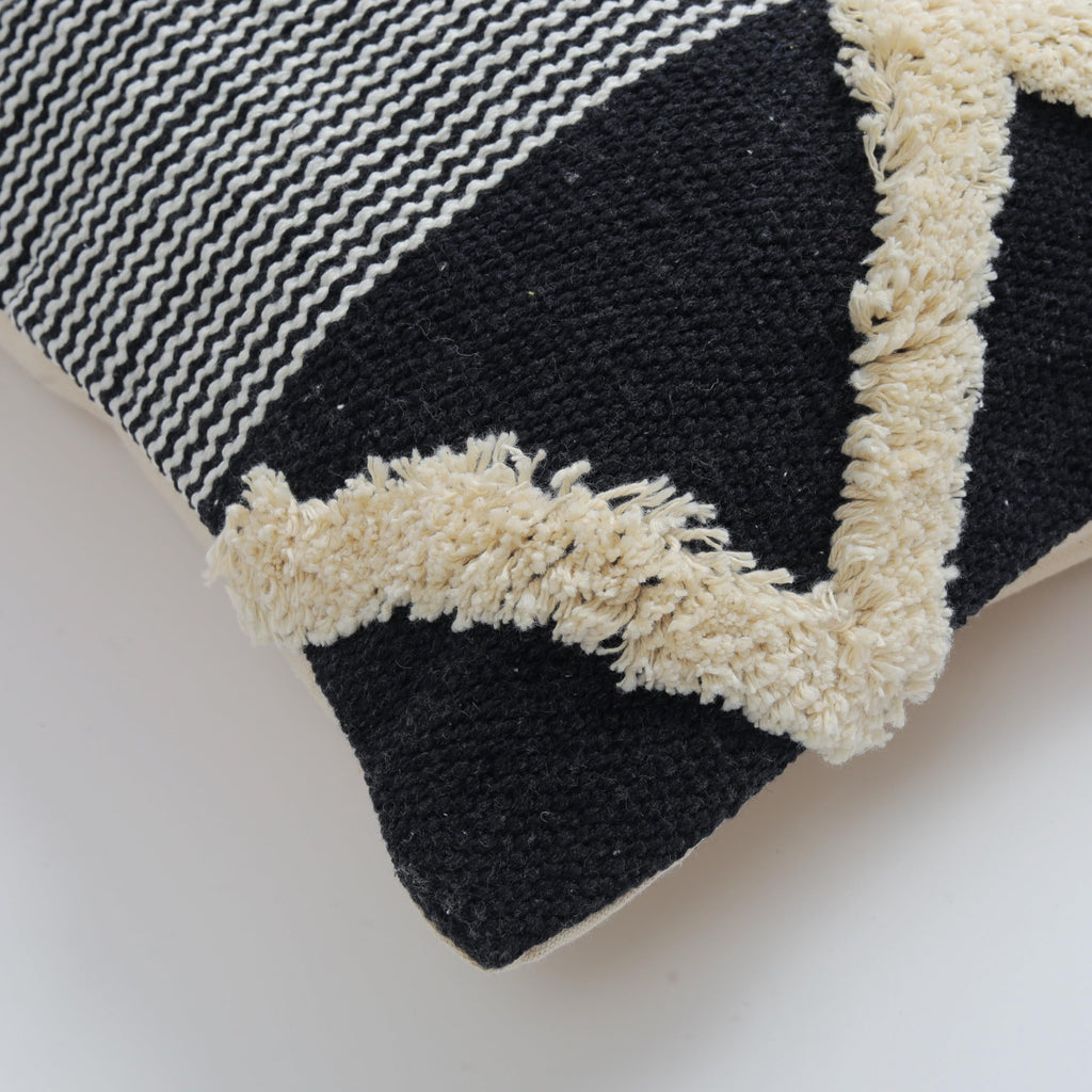 Black & White Boho Zigzag Textured Cushion Cover Set – Tufted Decorative Throw Pillows Cover Set for Sofa, Living Room & Bedroom (Pack of 2)