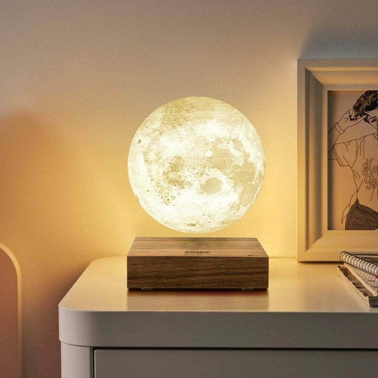 Levitating™ Moon Lamp
