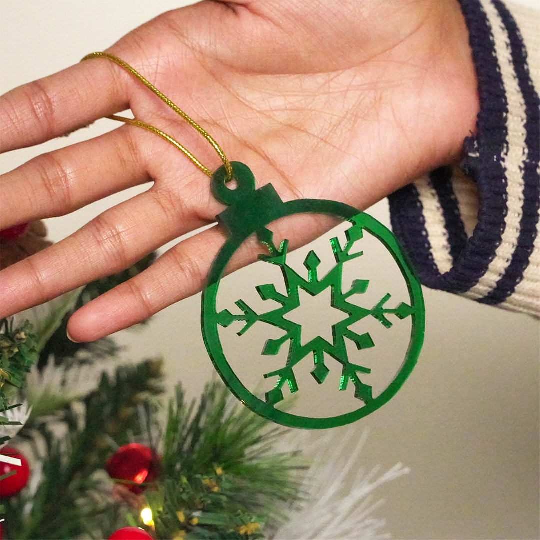 Green Snowflake Christmas Hanging Ornaments – Set of 2
