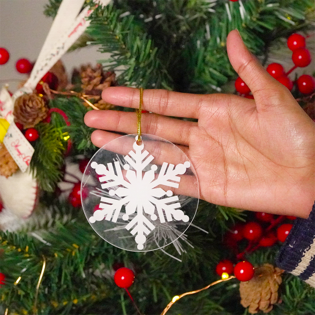 Set of 2 Acrylic Snowflake Ornaments – Elegant Frosted Christmas Décor